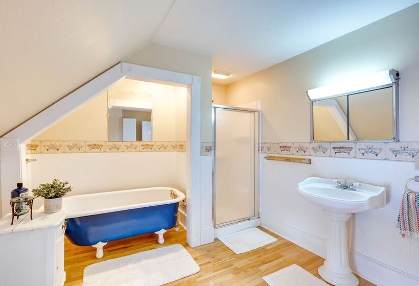 Cozy New Hampshire Retreat W/ Fire Pit & Porch!