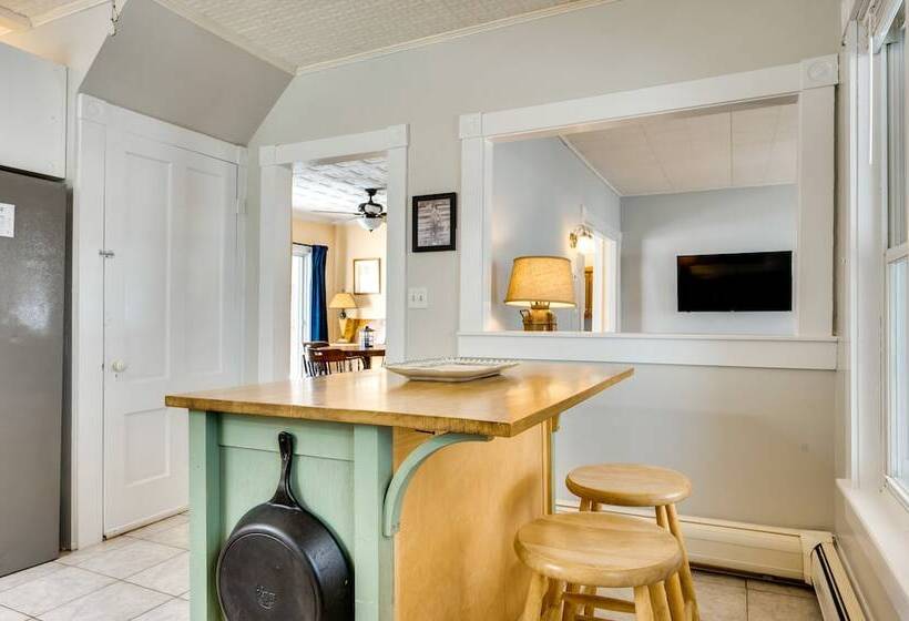 Cozy New Hampshire Retreat W/ Fire Pit & Porch!