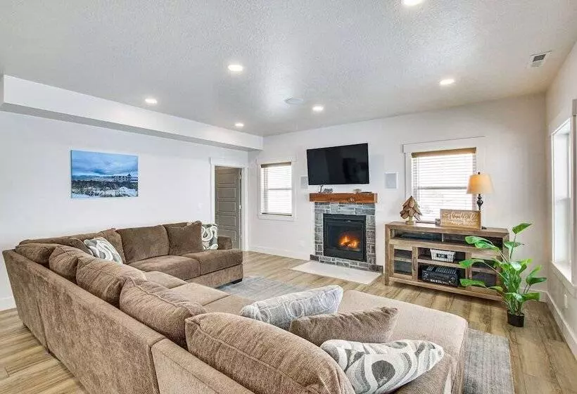 Garden City Cabin W/ Fire Pit: 2 Mi To Bear Lake!