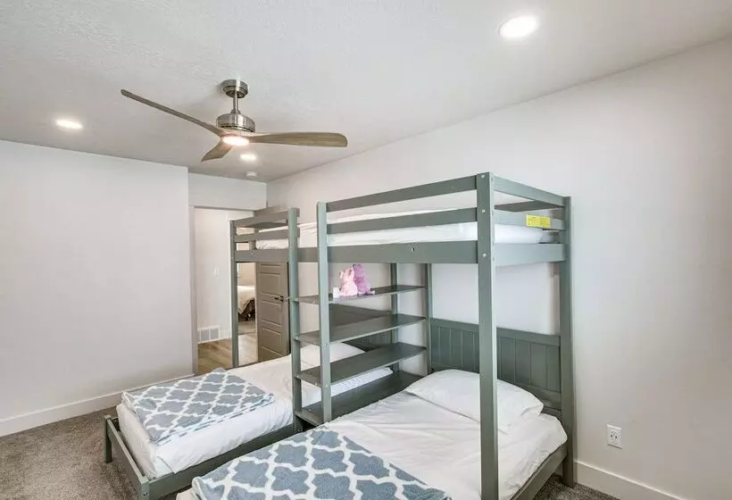 Garden City Cabin W/ Fire Pit: 2 Mi To Bear Lake!