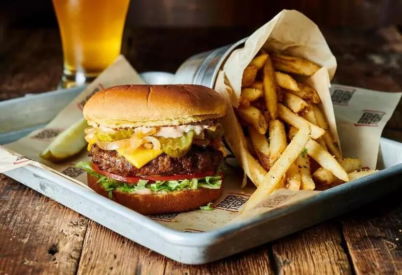 Hotelli Holiday Inn & Suites Monterey Park – Los Angeles, An Ihg