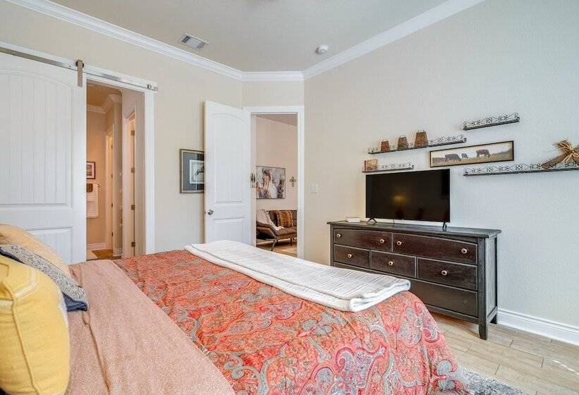 Idyllic Lago Vista Home < 1 Mi To Lake Travis!