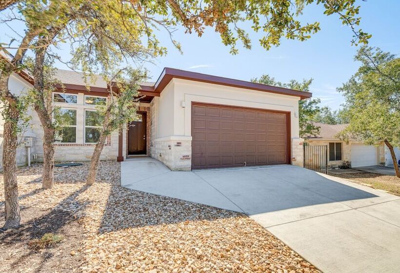 Idyllic Lago Vista Home < 1 Mi To Lake Travis!