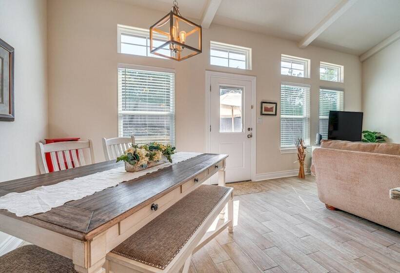 Idyllic Lago Vista Home < 1 Mi To Lake Travis!