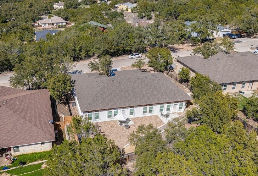 Idyllic Lago Vista Home < 1 Mi To Lake Travis!