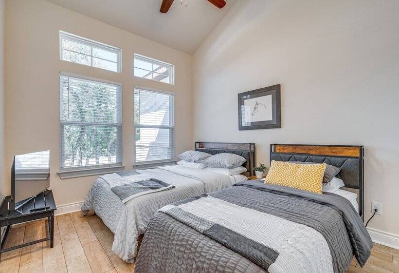 Idyllic Lago Vista Home < 1 Mi To Lake Travis!