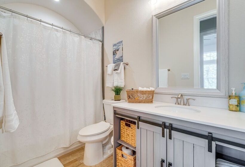 Idyllic Lago Vista Home < 1 Mi To Lake Travis!