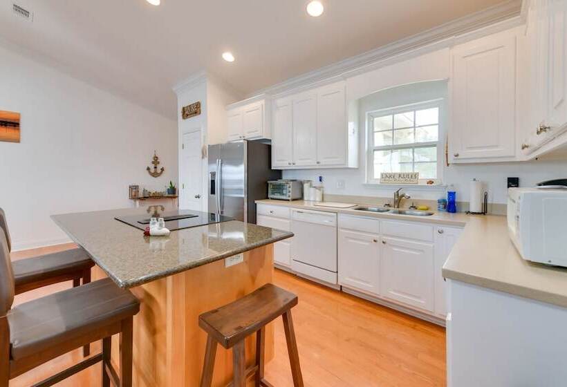 Lakefront Georgia Escape W/ Fire Pit & Boat Dock!