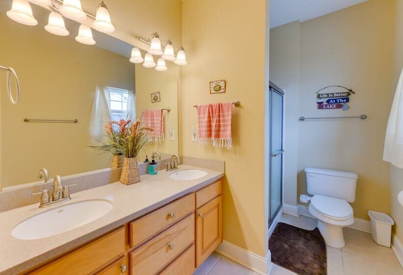 Lakefront Georgia Escape W/ Fire Pit & Boat Dock!