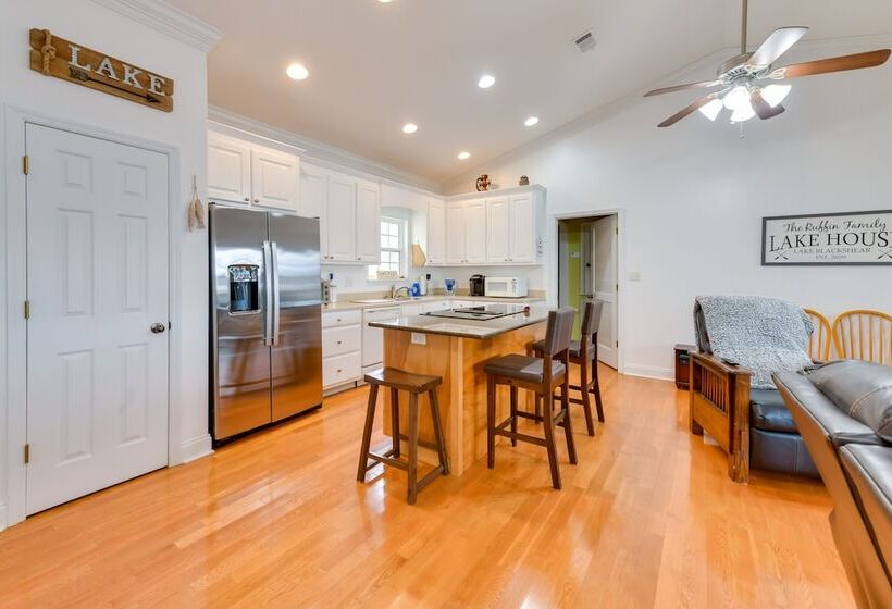 Lakefront Georgia Escape W/ Fire Pit & Boat Dock!