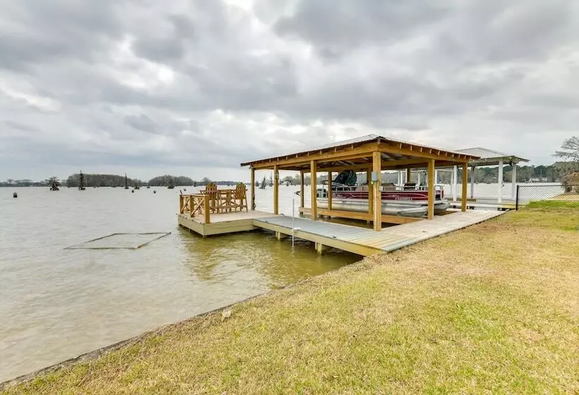 Lakefront Georgia Escape W/ Fire Pit & Boat Dock!