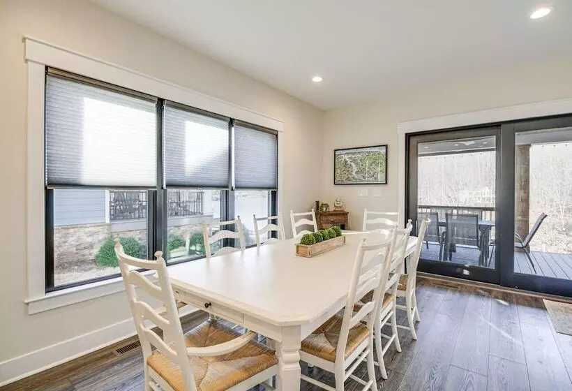 Lakefront Moneta Home W/ Hot Tub & Boat Dock!