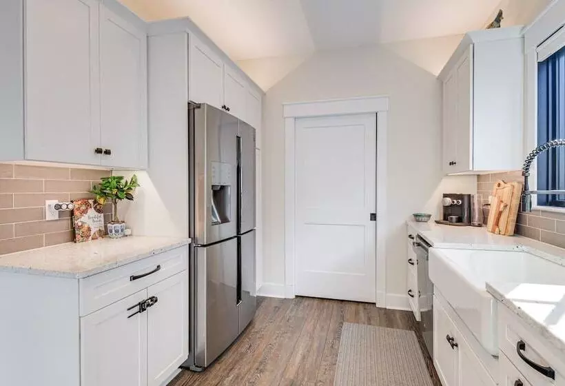 Lakefront Moneta Home W/ Hot Tub & Boat Dock!