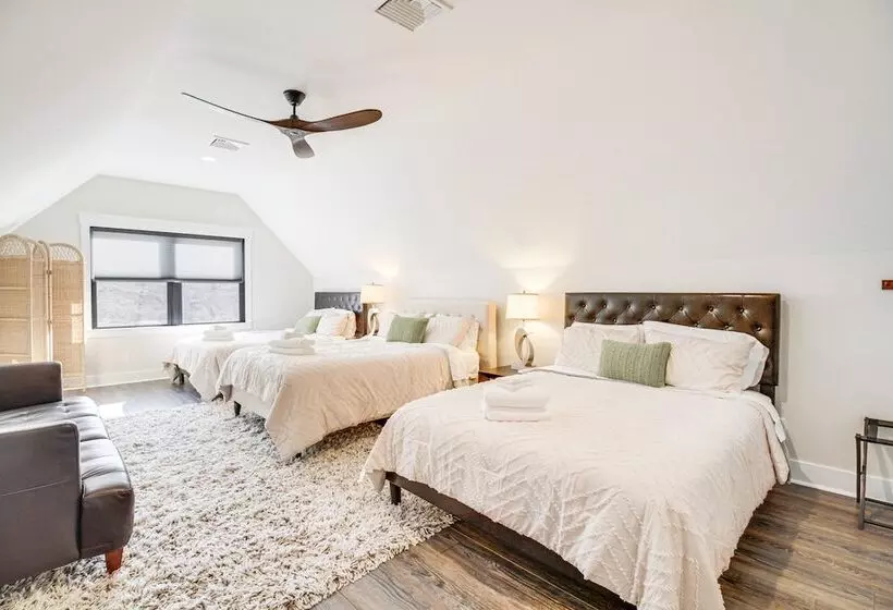 Lakefront Moneta Home W/ Hot Tub & Boat Dock!