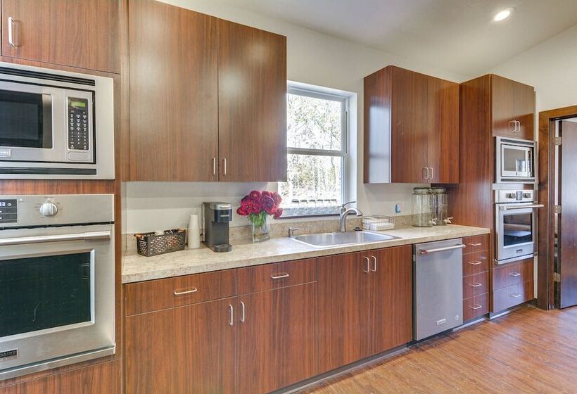 Marionville Cottage On 70 Acres W/ Recreation Room