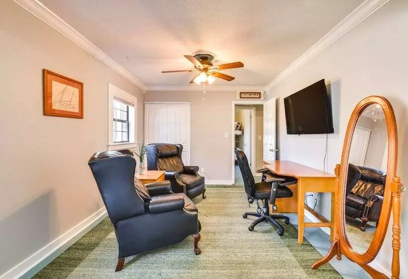 Pet Friendly Fort Walton Beach Home: 4 Mi To Ocean