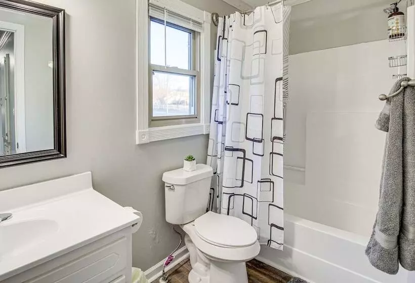 Charming Winchester Escape, 7 Mi To Downtown!