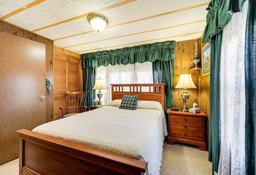 Classic Country Retreat In Ronda On 5 Acres!