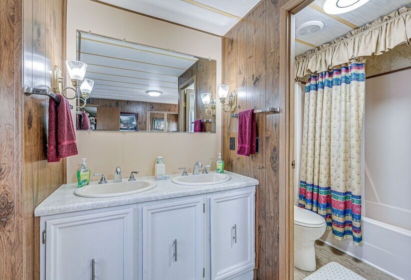 Classic Country Retreat In Ronda On 5 Acres!