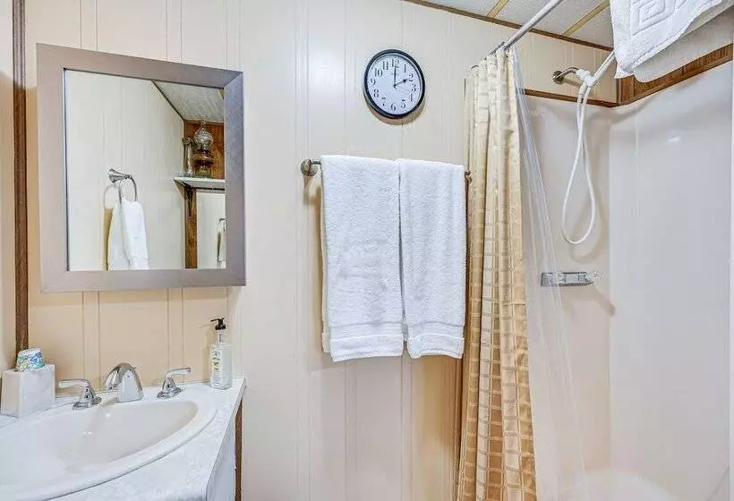 Classic Country Retreat In Ronda On 5 Acres!