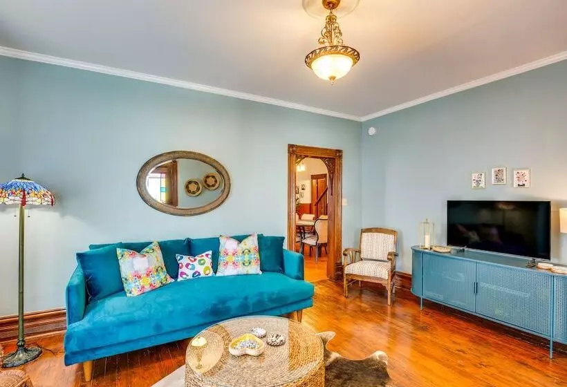 Granbury Home W/ Fire Pit, Walk To The Square!