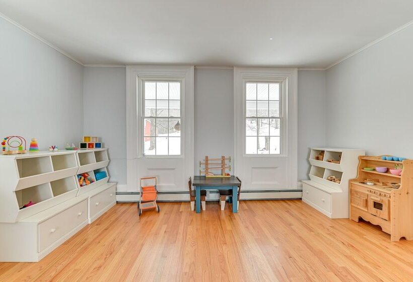 Historic Catskills Farmhouse W/ Panoramic Views!