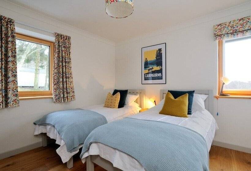 فندق Tom S Lodge