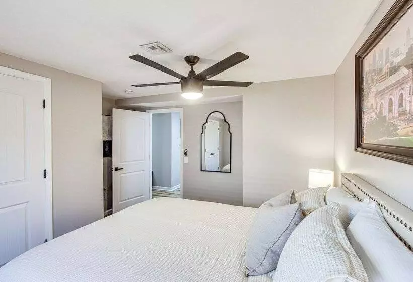 Modern & Stylish Olathe Home In Prime Location