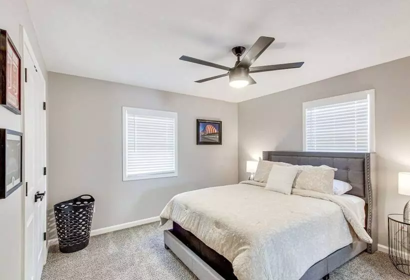 Modern & Stylish Olathe Home In Prime Location