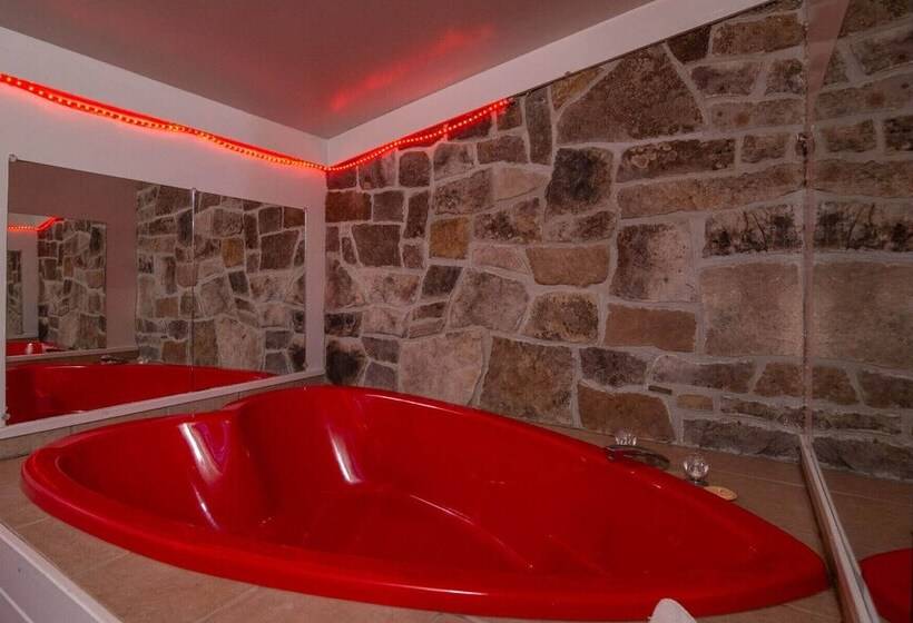 Moore House Inn & Cabins