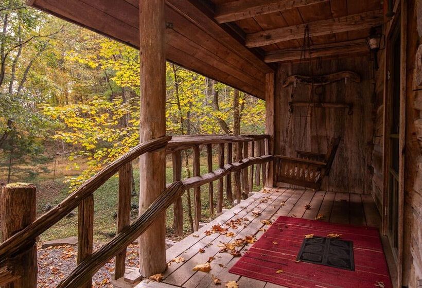 Moore House Inn & Cabins