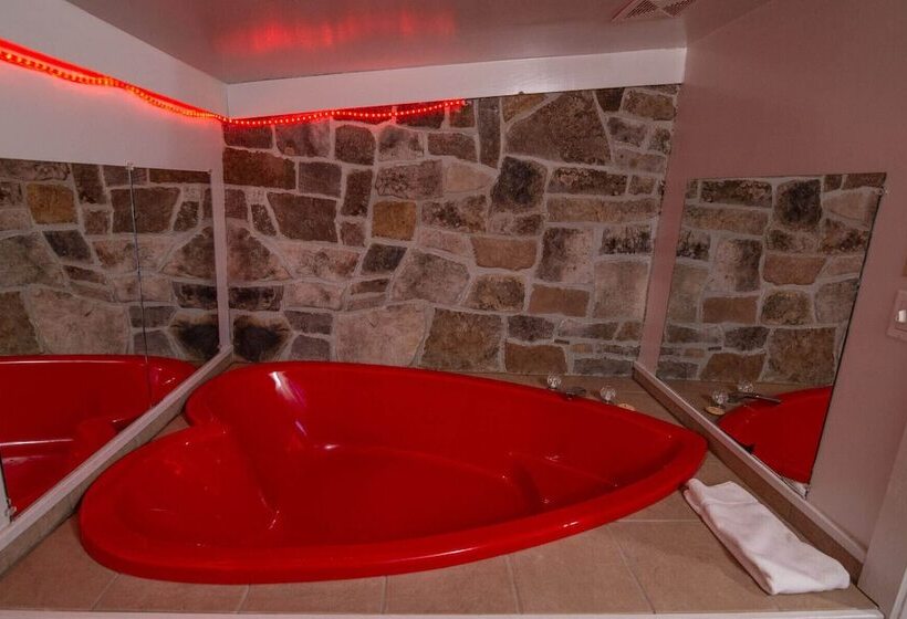 Moore House Inn & Cabins