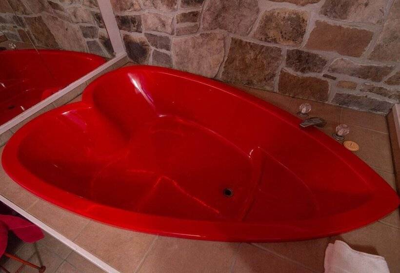 Moore House Inn & Cabins