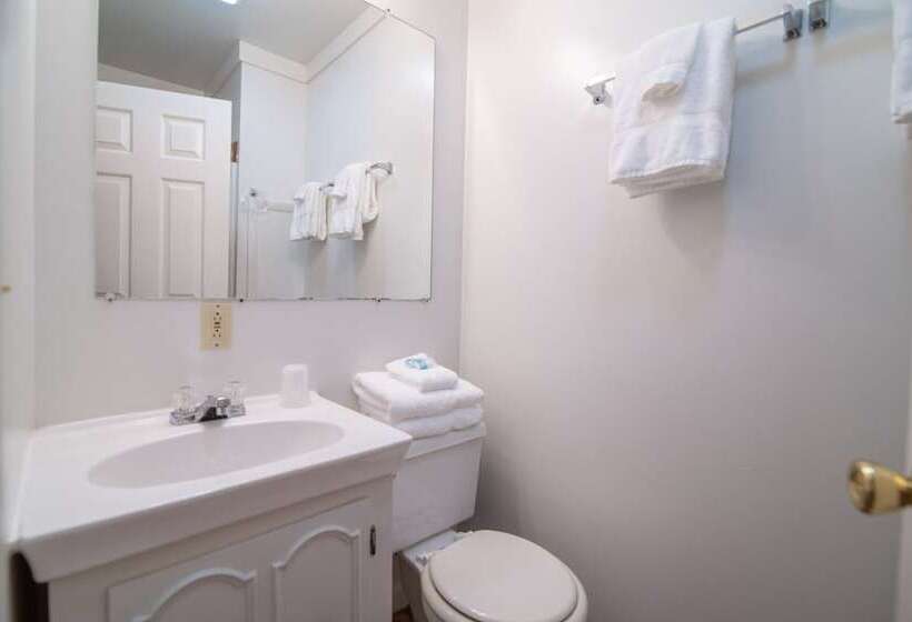 Moore House Inn & Cabins