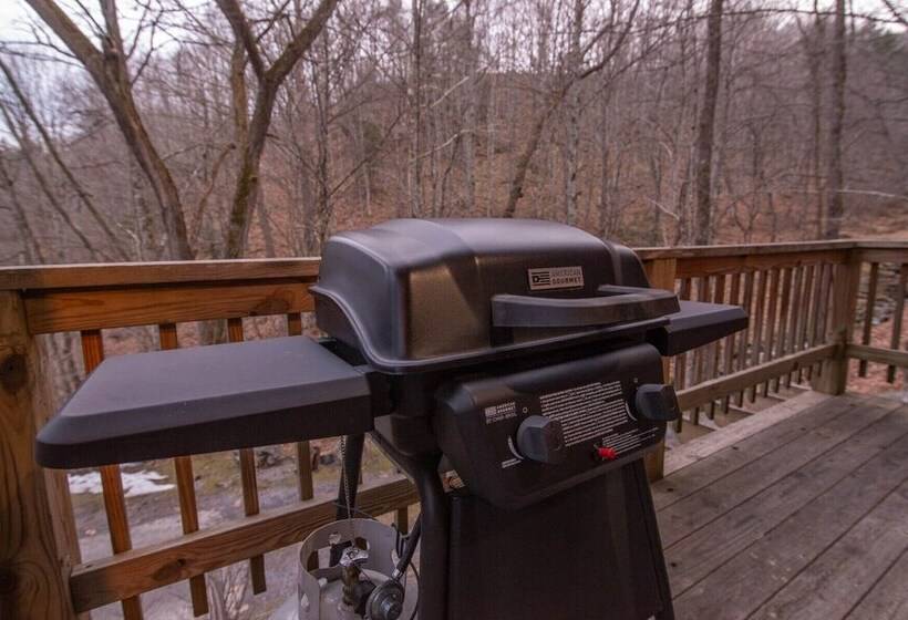 Moore House Inn & Cabins