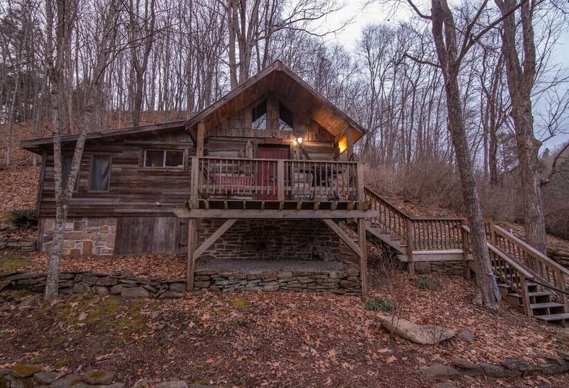 Moore House Inn & Cabins