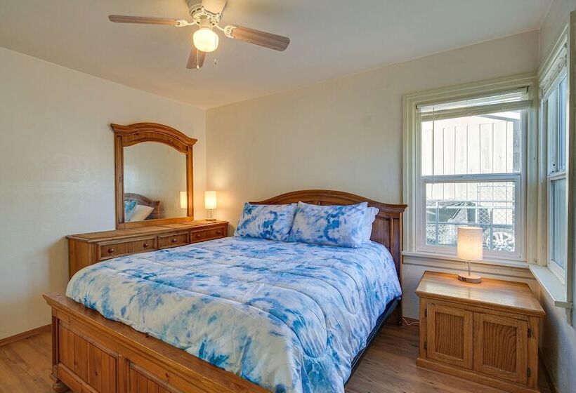 Peaceful Klamath Falls Home W/ Large Fenced Yard!