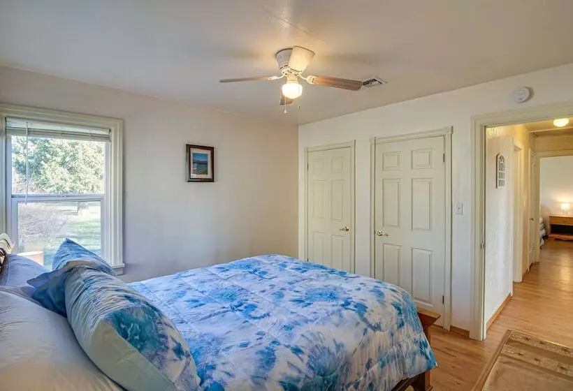 Peaceful Klamath Falls Home W/ Large Fenced Yard!