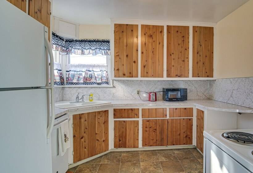 Peaceful Klamath Falls Home W/ Large Fenced Yard!