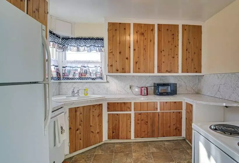 Peaceful Klamath Falls Home W/ Large Fenced Yard!