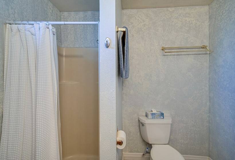 Peaceful Klamath Falls Home W/ Large Fenced Yard!