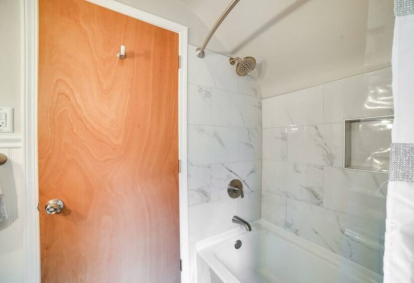 Penn Hills Home ~ 11 Mi To Pittsburgh