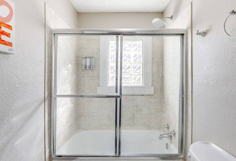 Pet Friendly Georgia Retreat W/ Fire Pit & Porch!