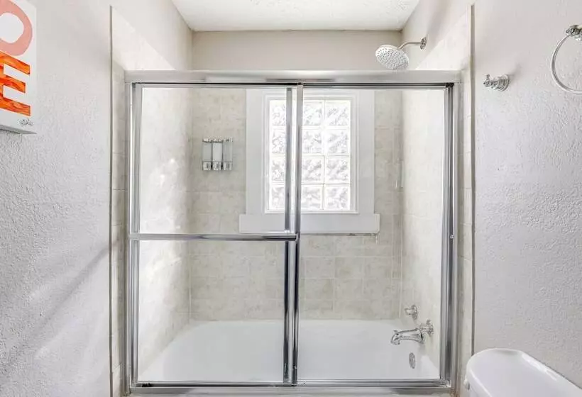 Pet Friendly Georgia Retreat W/ Fire Pit & Porch!