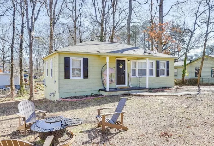 Pet Friendly Georgia Retreat W/ Fire Pit & Porch!