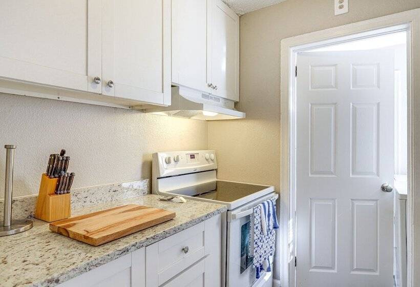 Pet Friendly Georgia Retreat W/ Fire Pit & Porch!