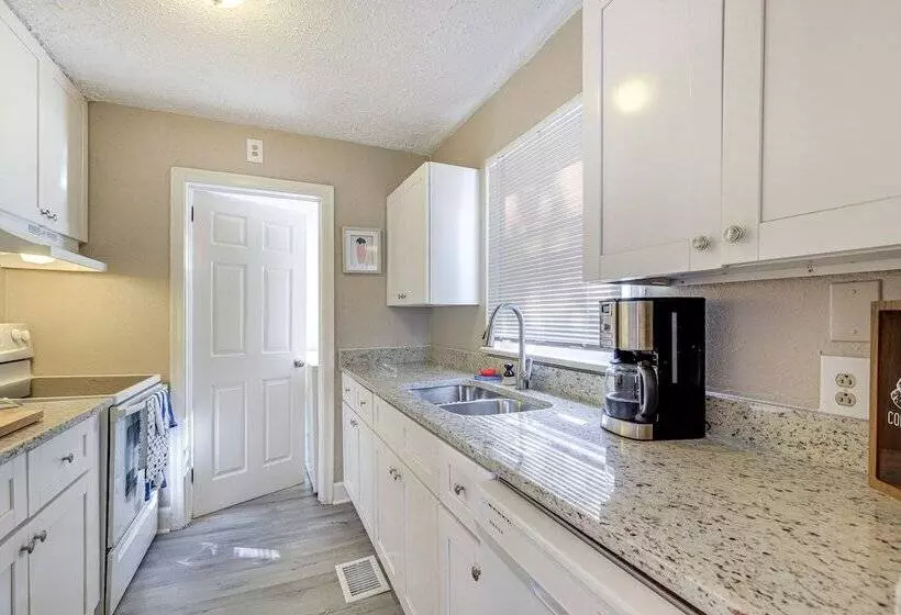 Pet Friendly Georgia Retreat W/ Fire Pit & Porch!