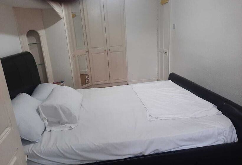 레지던스 Beautiful 3 Bed House In London