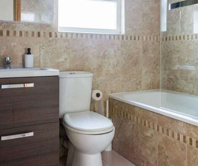 Residenza Beautiful 4 Bed House In Bootle