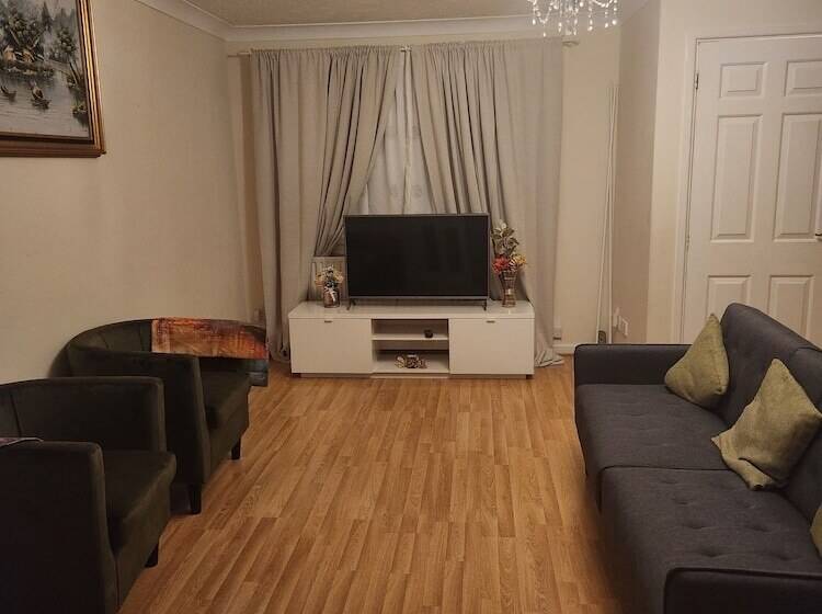 Residência Captivating 3 Bed House In Kent